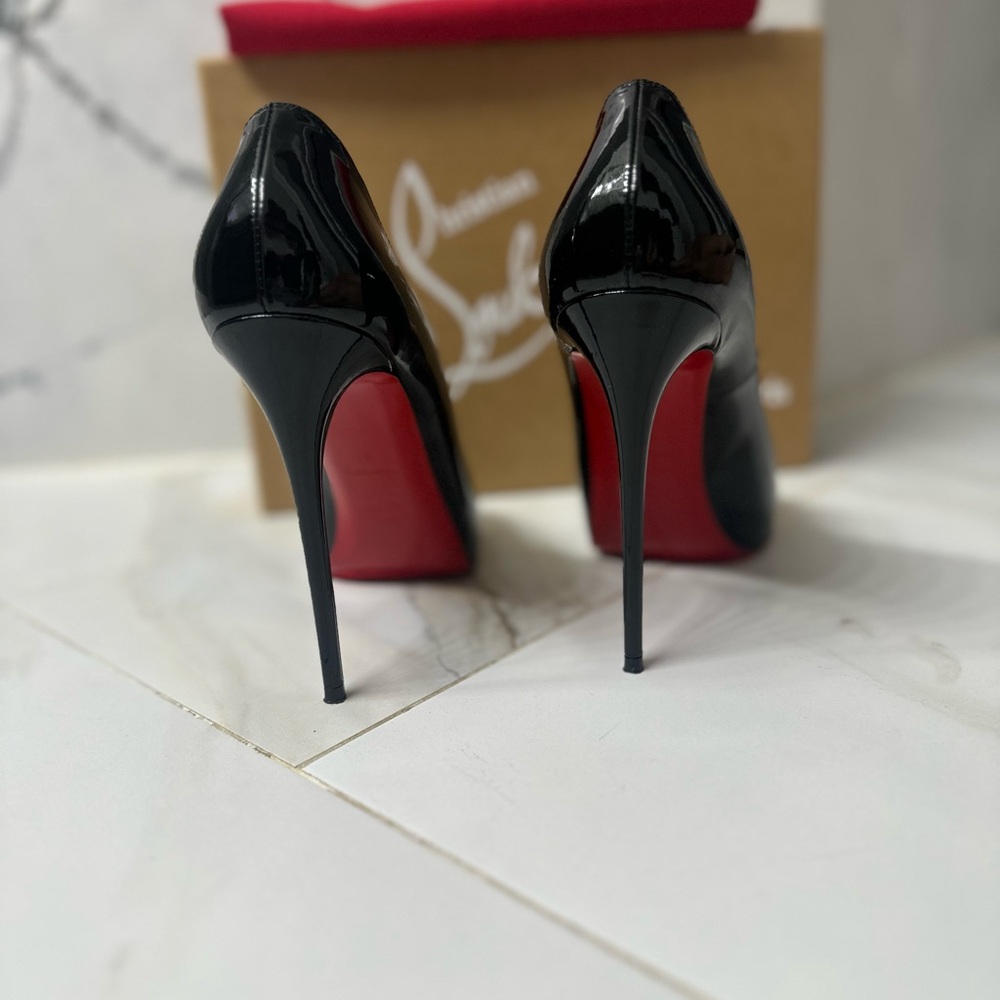 Louis Vuitton peep-toe
Comes with dust bag, box & sole protectors are removable